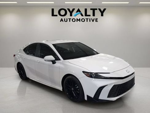 Used 2025 Toyota Camry SE FWD image 7