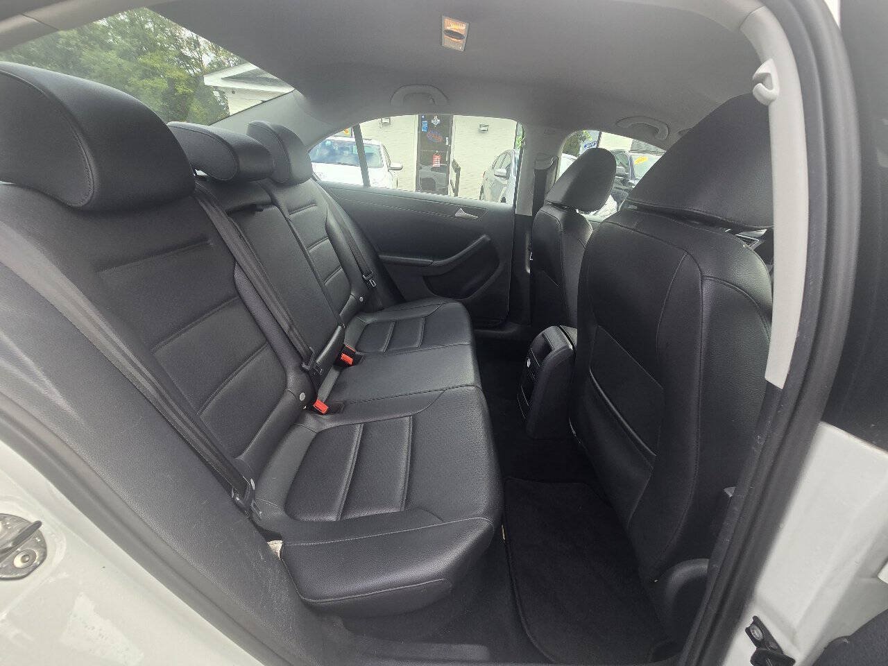 Used 2014 Volkswagen Jetta SE FWD image 32