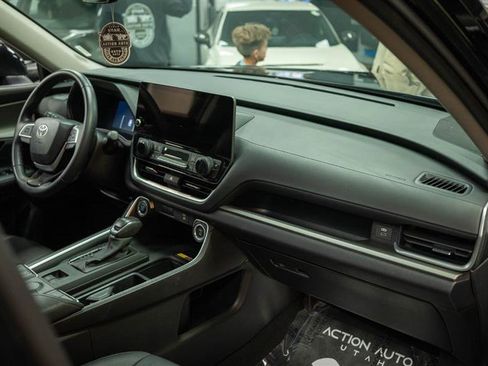 Used 2025 Toyota Grand Highlander XLE image 15