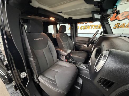 Used 2017 Jeep Wrangler Unlimited Sahara w/ Max Tow Package AWD/4WD image 14