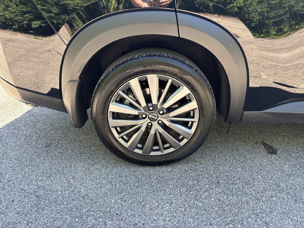 Certified 2025 Nissan Pathfinder SL w/ SL Premium Package FWD image 15
