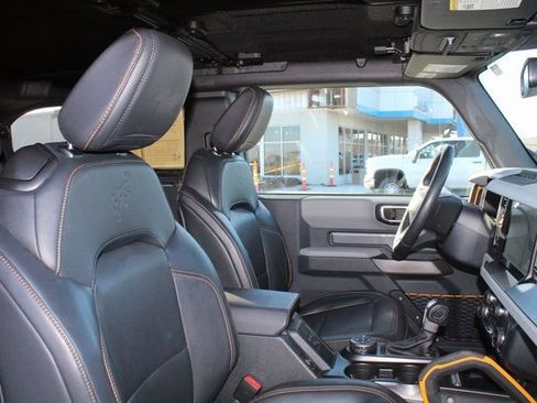 Used 2023 Ford Bronco Badlands w/ Sasquatch Package image 18