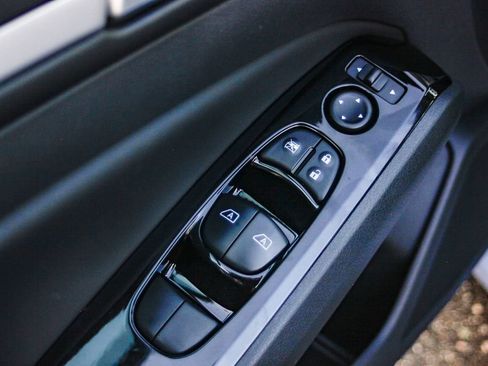 New 2025 Nissan Altima 2.5 SR w/ SR Premium Package image 28