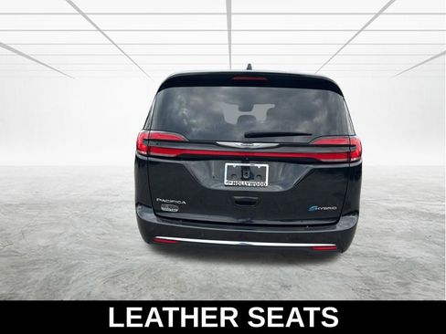Used 2022 Chrysler Pacifica Touring-L FWD image 6