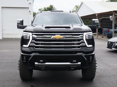 Certified 2024 Chevrolet Silverado 3500 High Country w/ High Country Premium Package AWD/4WD image 4