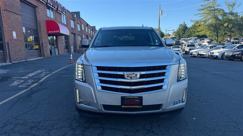 Used 2017 Cadillac Escalade ESV Luxury AWD/4WD image 2