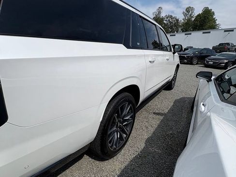 Used 2023 Cadillac Escalade ESV Sport Platinum AWD/4WD image 6