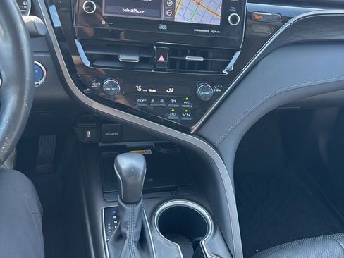 Used 2022 Toyota Camry XLE w/ Navigation Upgrade Package FWD image 16