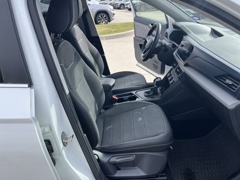 Certified 2024 Volkswagen Taos SE w/ Panoramic Sunroof Package image 29