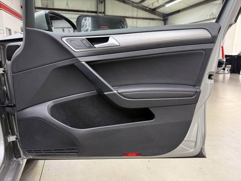 Used 2015 Volkswagen Golf 4-Door FWD image 16
