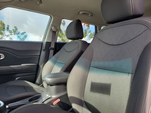Used 2016 Kia Soul image 24