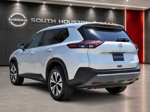Used 2021 Nissan Rogue SV FWD image 3