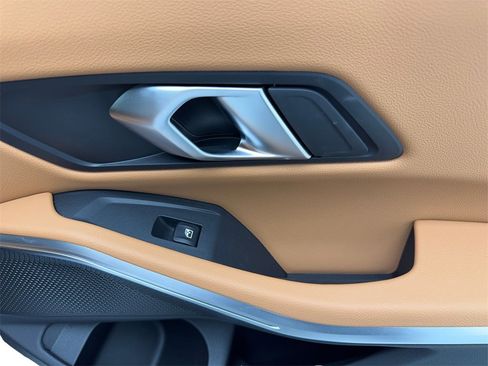 Used 2025 BMW 330i xDrive Sedan w/ Premium Package image 43