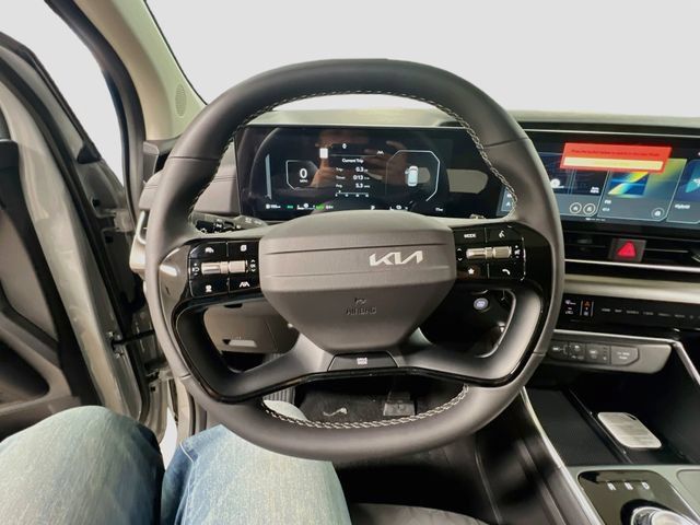 New 2027 Kia Carnival SX w/ Dark Edition Package FWD image 11