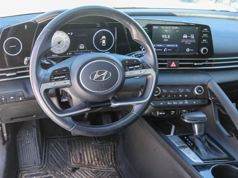 Certified 2021 Hyundai Elantra SEL w/ Convenience Package image 12