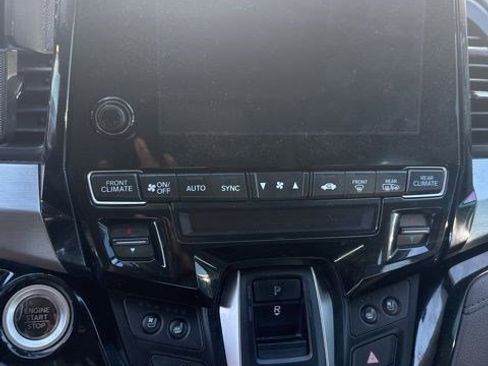 Used 2018 Honda Odyssey Elite image 12