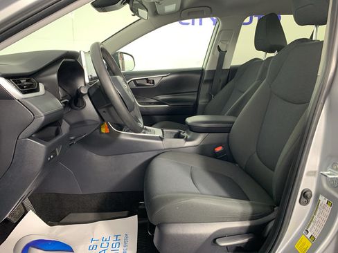 Used 2024 Toyota RAV4 LE AWD/4WD image 15