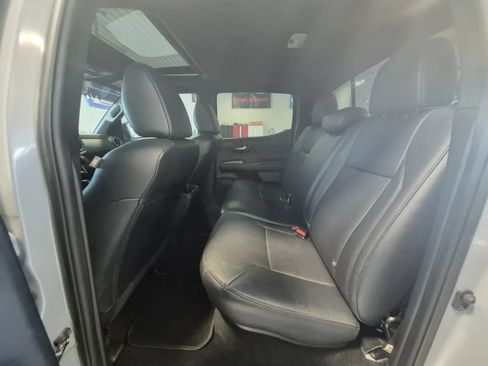Used 2021 Toyota Tacoma TRD Off-Road w/ TRD Premium Off Road Package AWD/4WD image 13