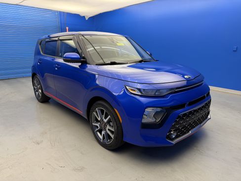Used 2021 Kia Soul GT-Line FWD image 2