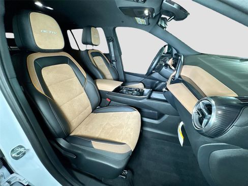 Used 2026 Chevrolet Equinox ACTIV FWD image 22