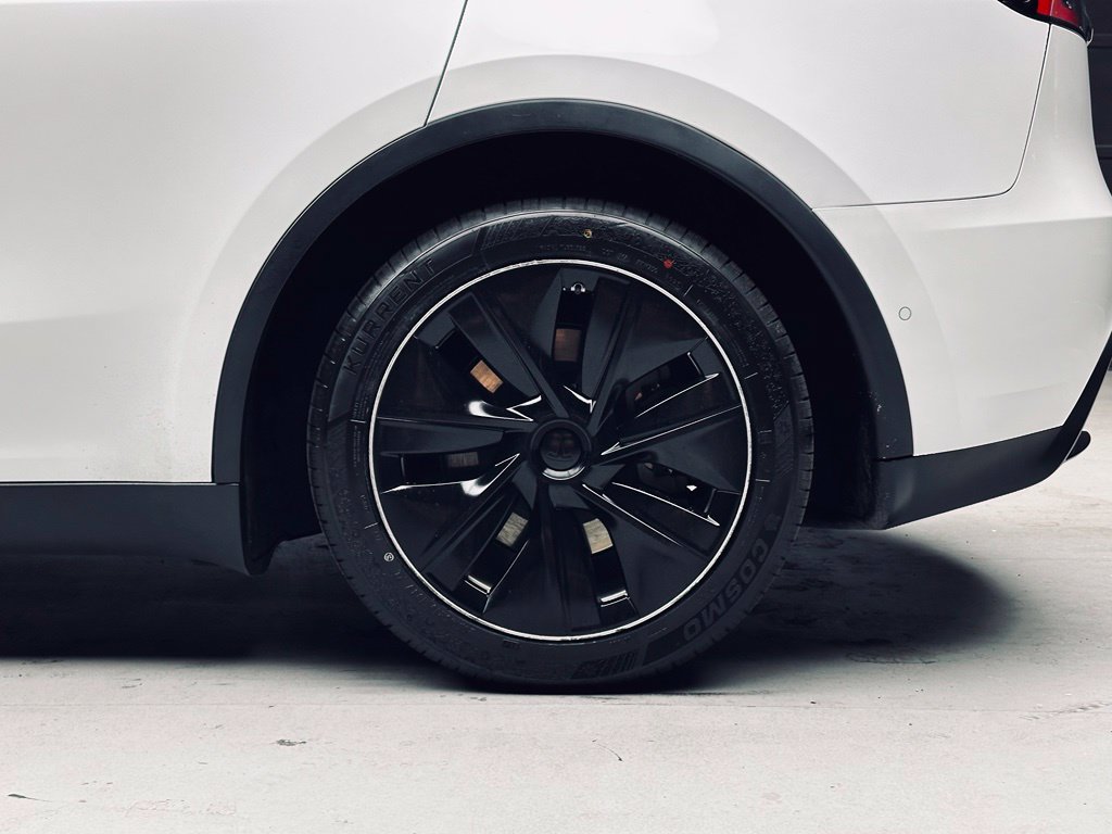 Used 2021 Tesla Model Y Long Range AWD/4WD image 36