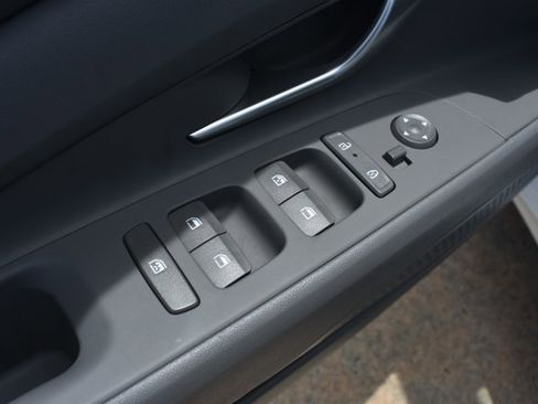Used 2025 Hyundai Elantra SEL FWD image 11