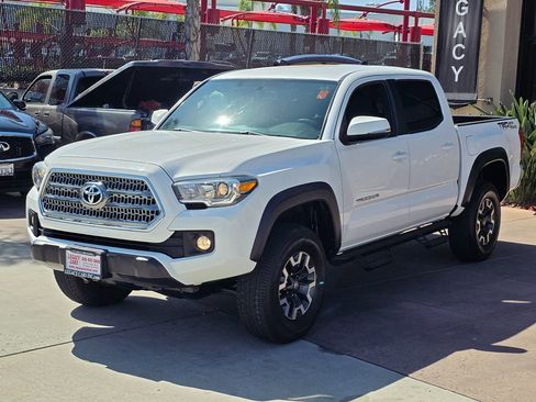 Used 2017 Toyota Tacoma TRD Off-Road w/ Tow Package image 7