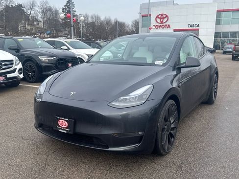 Used 2024 Tesla Model Y Performance image 3