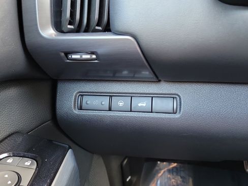 Used 2024 Nissan Pathfinder SL image 24