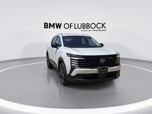 Used 2026 Nissan Kicks SR w/ SR Premium Package FWD image 2