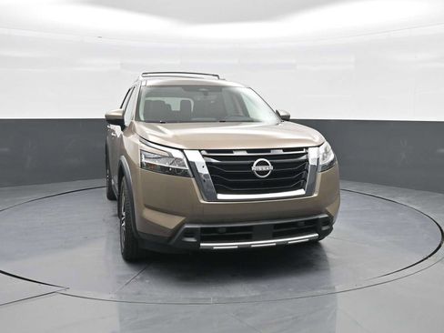 Used 2023 Nissan Pathfinder Platinum w/ Cargo Package AWD/4WD image 2