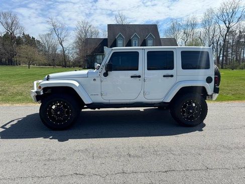 Used 2015 Jeep Wrangler Unlimited Sahara w/ Connectivity Group image 8