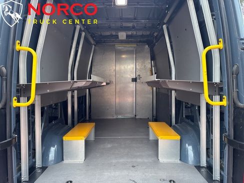 Used 2018 Mercedes-Benz Sprinter 2500 image 12