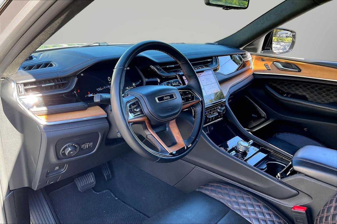 Used 2023 Jeep Grand Cherokee L Summit AWD/4WD image 20