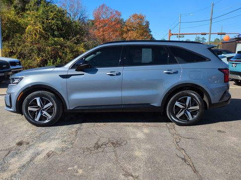 Certified 2023 Kia Sorento S w/ Panoramic Sunroof Package image 8