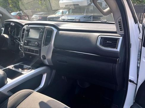 Used 2019 Nissan Titan SV w/ SV Convenience Package AWD/4WD image 17