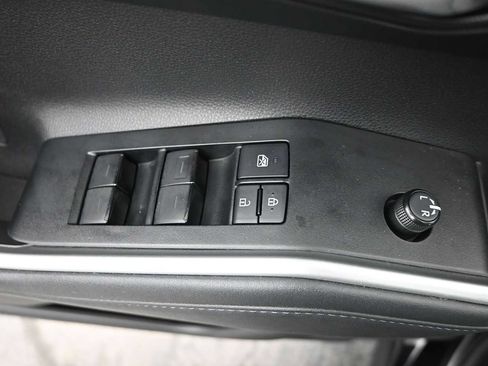Used 2021 Toyota Highlander XLE AWD/4WD image 19