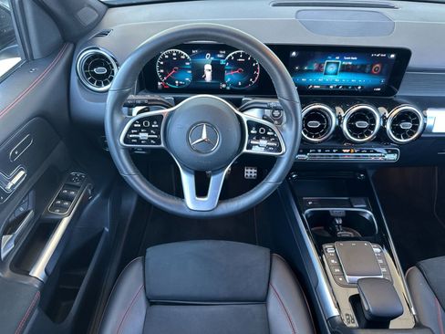 Certified 2022 Mercedes-Benz GLB 250 4MATIC image 16
