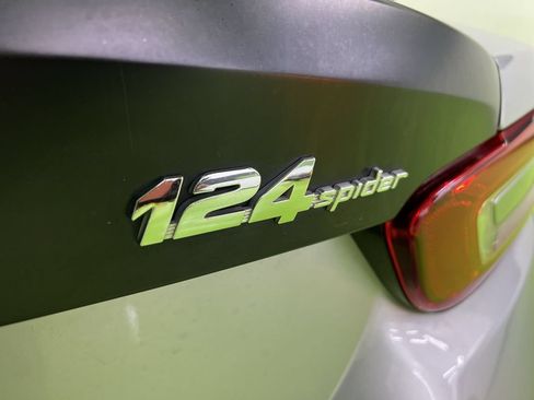Used 2018 FIAT 124 Spider Abarth w/ Convenience Group RWD image 14