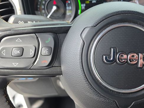 Used 2024 Jeep Wrangler Unlimited image 16