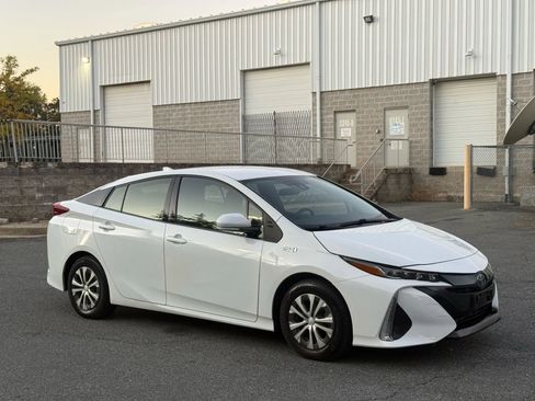 Used 2018 Toyota Prius Prime Plus w/ Carpet Mat Package image 7