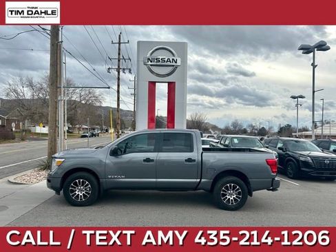Used 2024 Nissan Titan 4x4 Crew Cab image 1