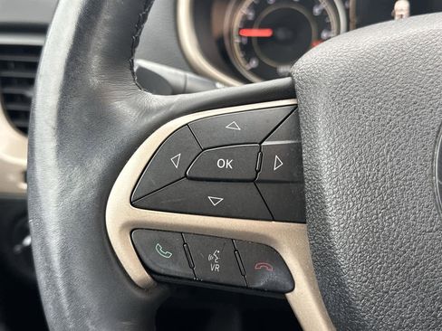 Used 2014 Jeep Cherokee Latitude w/ Cold Weather Group image 18