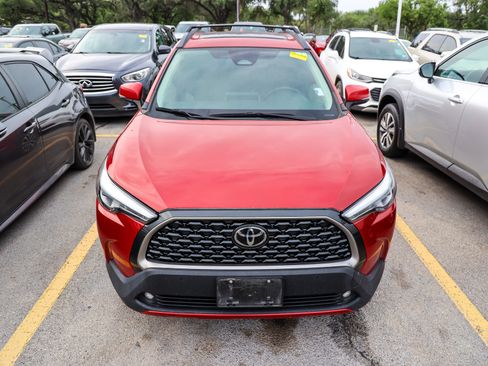 Used 2023 Toyota Corolla Cross XLE w/ Convenience Package FWD image 5