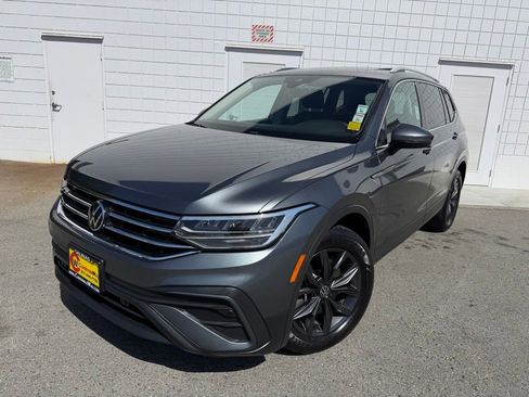 Used 2023 Volkswagen Tiguan SE w/ Panoramic Sunroof Package AWD/4WD image 1