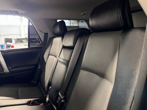 Used 2018 Toyota 4Runner SR5 Premium image 18