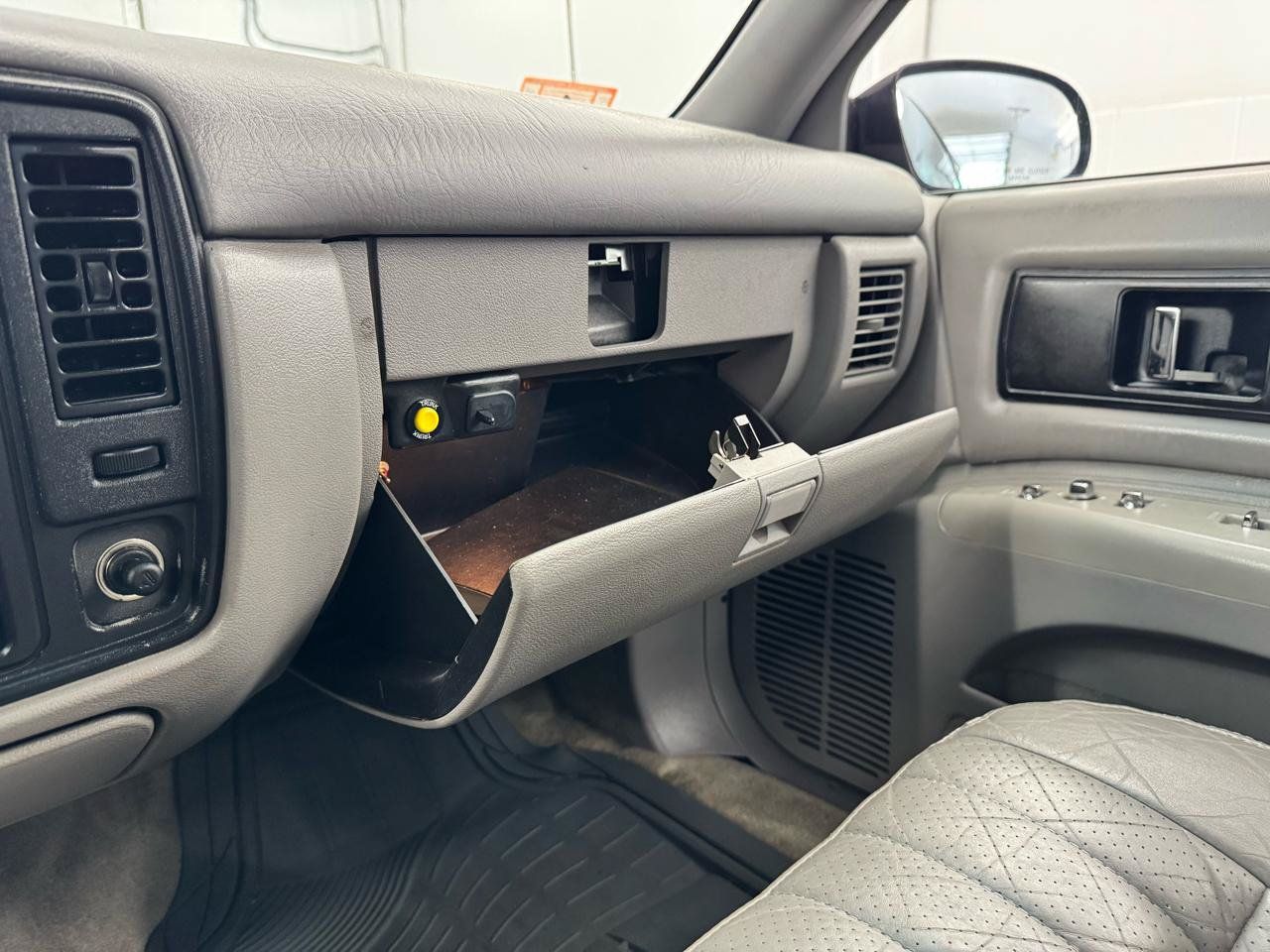Used 1996 Chevrolet Impala SS RWD image 23