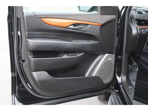 Used 2016 Cadillac Escalade ESV Luxury image 7