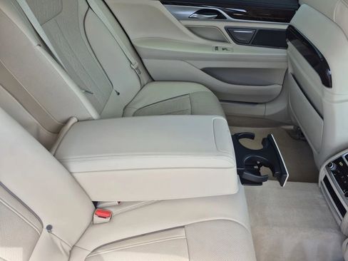 Used 2019 BMW 750i xDrive AWD/4WD image 25