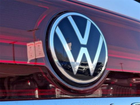 Used 2025 Volkswagen Atlas SE image 34